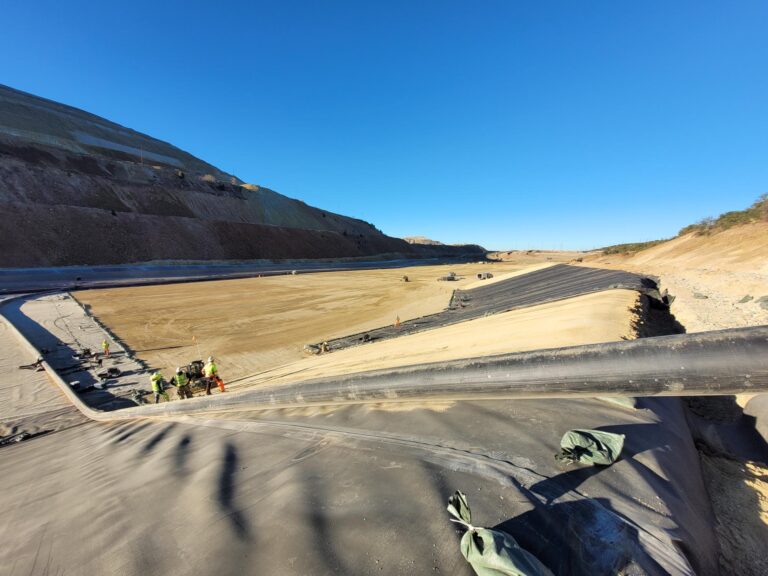 Geosynthetic liner for mining applications